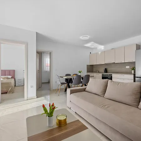 Lola Apartment