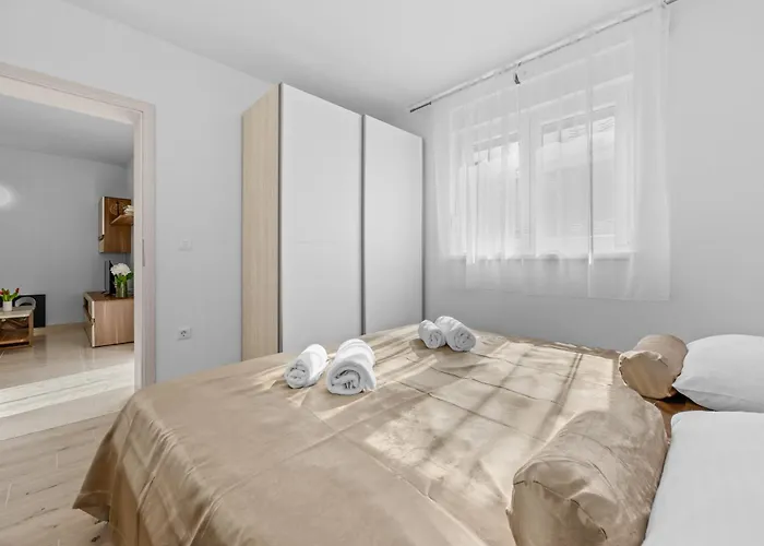 Apartament Lola *